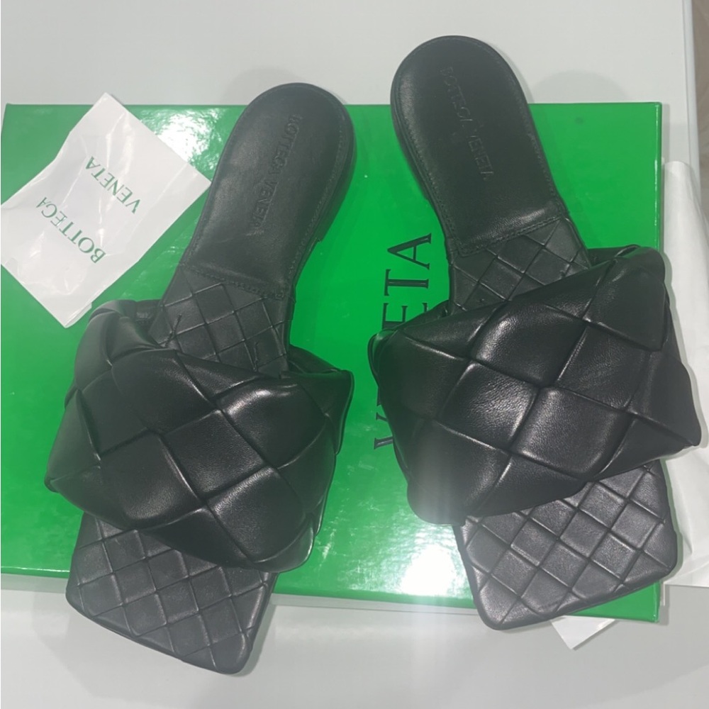 Bottega Veneta Maxi Tubolare Intreccio Lagoon. 100% Authentic.